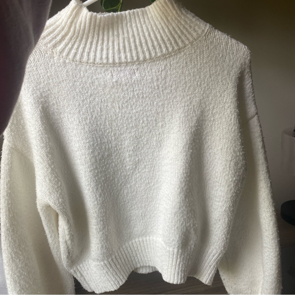 Cozy White Cable Knit Sweater - Picture 5 of 6